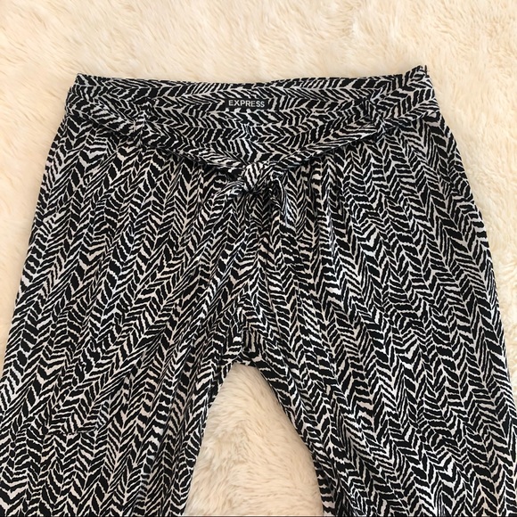 Express Cropped Printed Trousers - Picture 4 of 6